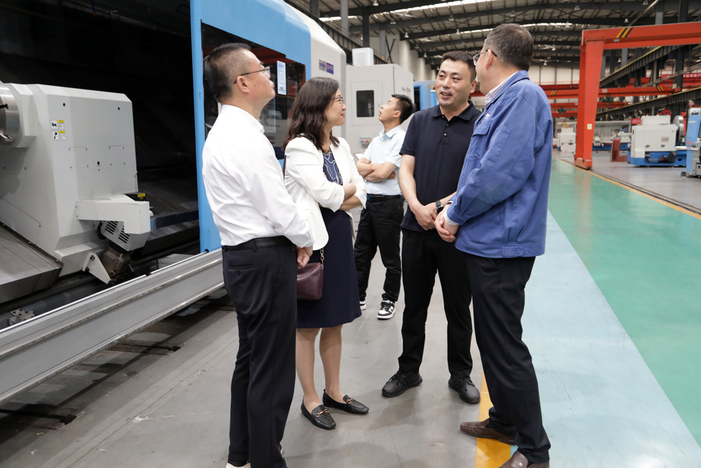 探尋合作契機 共謀跨越發展 光大銀行、中科中藍、中國通用技術集團等企業領導組成的考察組考察星火公司
