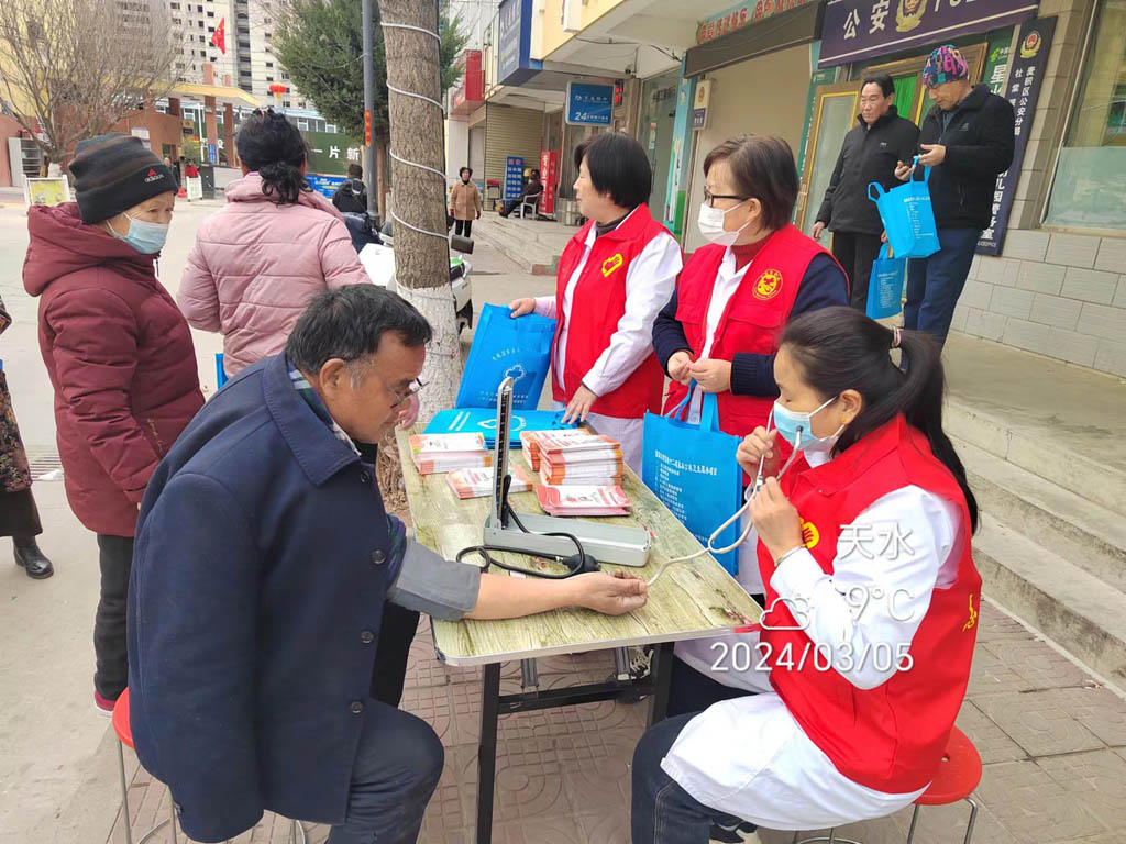 弘揚雷鋒精神,助力文明創建,星火機床公司開展“學雷鋒”志愿服務活動